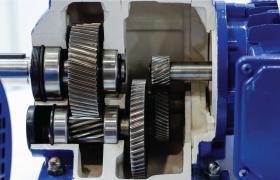 Mengenal Helical Gear: Fungsi dan Keunggulannya untuk Mesin Industri Anda
